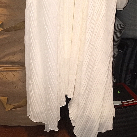 EXPRESS Cream Colored Textured Deep V Gorgeous Goddess Dress! SIZE 14. - Picture 4 of 7